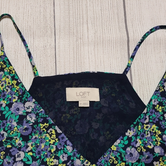 *NWOT* Loft. Size Medium V Neck Tank. - Picture 3 of 5